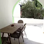 Naxos Olive & * Engaraí