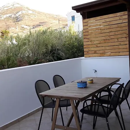 Naxos Olive & Appartement Engaraí