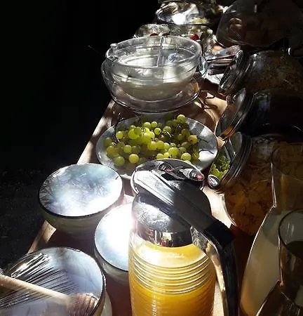 Naxos Olive & *