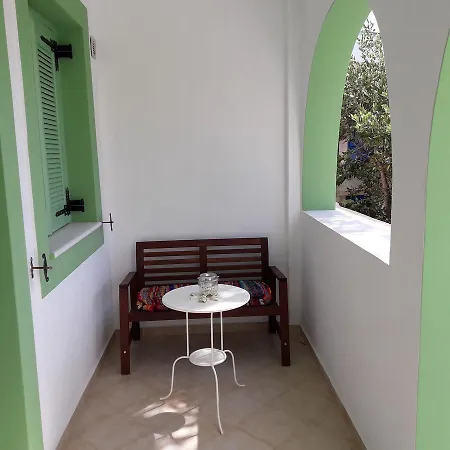 Naxos Olive & * Engaraí