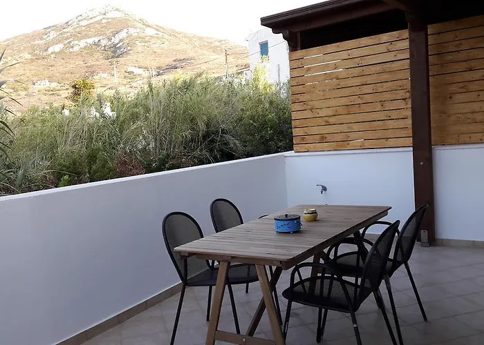 Naxos Olive & Апартаменты Engares