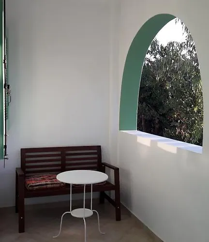 Naxos Olive & * Engaraí