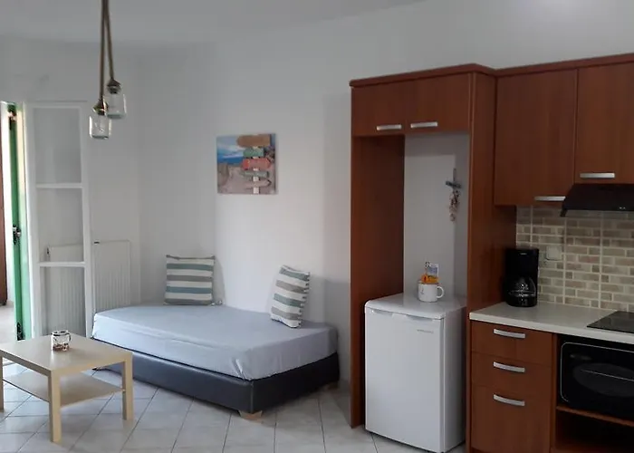 Naxos Olive & Апартаменты Engares