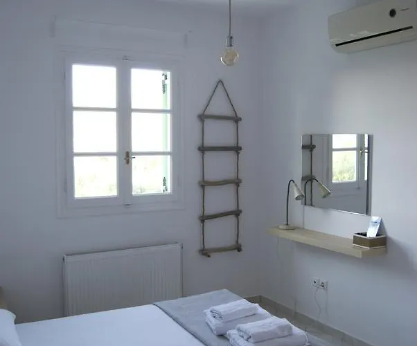 Naxos Olive & Апартаменты Engares