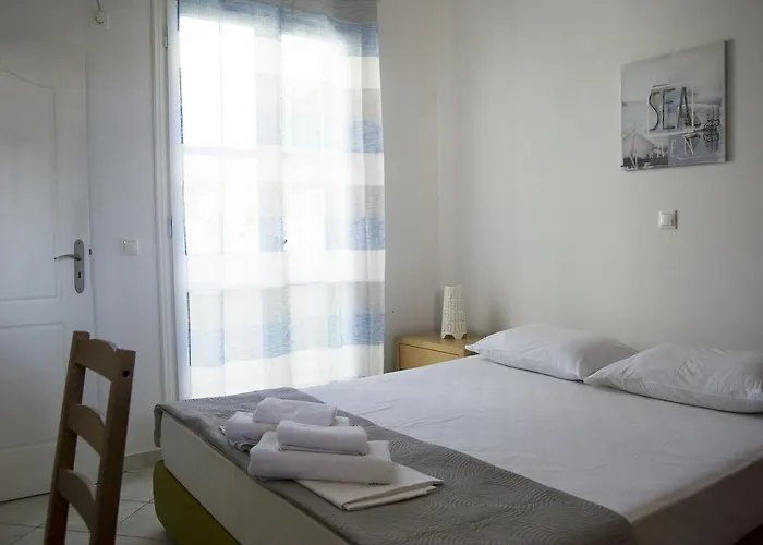 Naxos Olive & Апартаменты Engares