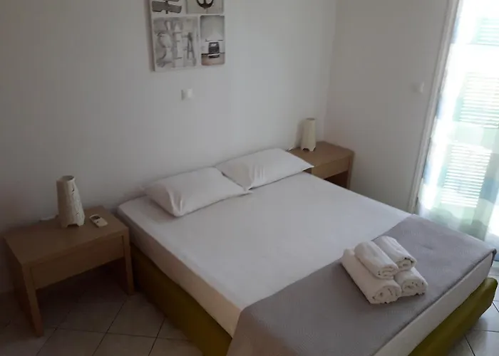 Naxos Olive & Апартаменты Engares